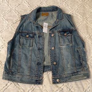 American Eagle distressed Jean vest